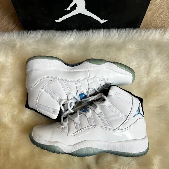 Air Jordandan 11 Retro white/legend blue size big kid 4Y